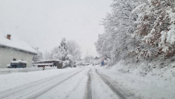 ВАНРЕДНА СИТУАЦИЈА У ПРИЈЕПОЉУ: Нема струје у целој општини - ђаци не иду у школу ВАНРЕДНА СИТУАЦИЈА У ПРИЈЕПОЉУ: Нема струје у целој општини - ђаци не иду у школу