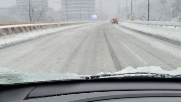 УПОЗОРЕЊЕ ЗА ВОЗАЧЕ: Пажљиво на путу због временских услова и гужве за Светог Николу УПОЗОРЕЊЕ ЗА ВОЗАЧЕ: Пажљиво на путу због временских услова и гужве за Светог Николу