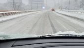NORMALIZOVAN SAOBRAĆAJ KOD PETLJE BATAJNICA: Vozači, oprez! Sneg i led na putu NORMALIZOVAN SAOBRAĆAJ KOD PETLJE BATAJNICA: Vozači, oprez! Sneg i led na putu