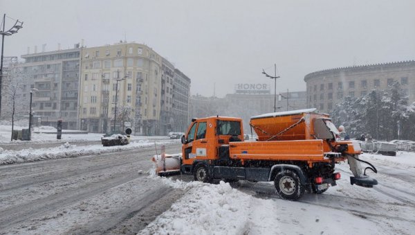 РХМЗ НАЈАВИО НОВИ ТАЛАС ЗАХЛАЂЕЊА: Спремите јакне и капуте поново нам стиже снег РХМЗ НАЈАВИО НОВИ ТАЛАС ЗАХЛАЂЕЊА: Спремите јакне и капуте поново нам стиже снег