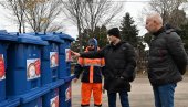 КАНТЕ ЗА РЕЦИКЛИРАЊЕ У СУРЧИНУ: Почела подела посуда за раздвајање отпада КАНТЕ ЗА РЕЦИКЛИРАЊЕ У СУРЧИНУ: Почела подела посуда за раздвајање отпада