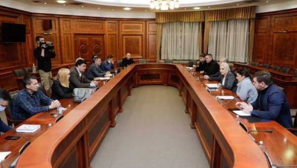 ДА СЕ ОМОГУЋИ НОРМАЛНО СНАБДЕВАЊЕ: Радна група Владе о обезебеђивању енергије и енергената ДА СЕ ОМОГУЋИ НОРМАЛНО СНАБДЕВАЊЕ: Радна група Владе о обезебеђивању енергије и енергената