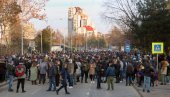 NE MOGU DA PREBROJE SAV NOVAC KOJI DOBIJAJU: Pogledajte šta naručuju studenti blokaderi (FOTO)