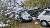 STOPIRAN SAOBRAĆAJ NA VIDIKOVCU: Sneg nastavlja da pravi probleme u Beogradu (FOTO) STOPIRAN SAOBRAĆAJ NA VIDIKOVCU: Sneg nastavlja da pravi probleme u Beogradu (FOTO)