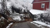 ZBOG KIŠE DOŠLO DO ODRONA: Proradilo klizište u vlasotinačkom selu Jastrebac ZBOG KIŠE DOŠLO DO ODRONA: Proradilo klizište u vlasotinačkom selu Jastrebac