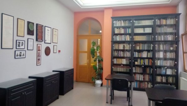 ЈЕДАН ЖИВОТ (ПАРУСИЈА ЗА М. Ј. В.): О седамдесетпетогодишњици рођења Мирослава Јосића Вишњића (1946-2015) ЈЕДАН ЖИВОТ (ПАРУСИЈА ЗА М. Ј. В.): О седамдесетпетогодишњици рођења Мирослава Јосића Вишњића (1946-2015)