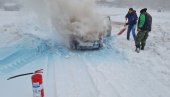 AUTOMOBIL GOREO KAO BUKTINJA: Požar na Fruškoj gori (VIDEO)