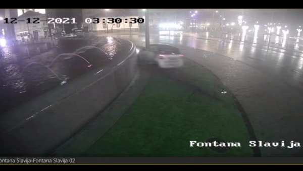 АУТОМОБИЛ УДАРИО У ФОНТАНУ НА СЛАВИЈИ: Инцидент код водоскока на највећем кружном току у Београду АУТОМОБИЛ УДАРИО У ФОНТАНУ НА СЛАВИЈИ: Инцидент код водоскока на највећем кружном току у Београду