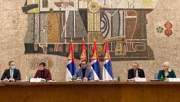 ВУЧИЋ НА СЕДНИЦИ ВЛАДЕ: Стабилизација система у понедељак, 0,38 одсто домаћинстава без струје ВУЧИЋ НА СЕДНИЦИ ВЛАДЕ: Стабилизација система у понедељак, 0,38 одсто домаћинстава без струје