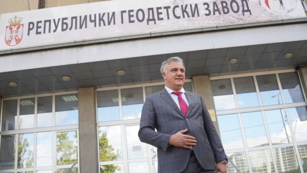 НОВЕ ПРЕДМЕТЕ РЕШАВАМО ЗА ЧЕТИРИ ДАНА: Директор РГЗ Борко Драшковић о проблему старих захтева, јер опструкција власништва може да потраје НОВЕ ПРЕДМЕТЕ РЕШАВАМО ЗА ЧЕТИРИ ДАНА: Директор РГЗ Борко Драшковић о проблему старих захтева, јер опструкција власништва може да потраје