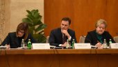 МИНИСТАР МАЛИ НА СЕДНИЦИ ВЛАДЕ: Србија ће имати мањи јавни дуг на крају године МИНИСТАР МАЛИ НА СЕДНИЦИ ВЛАДЕ: Србија ће имати мањи јавни дуг на крају године