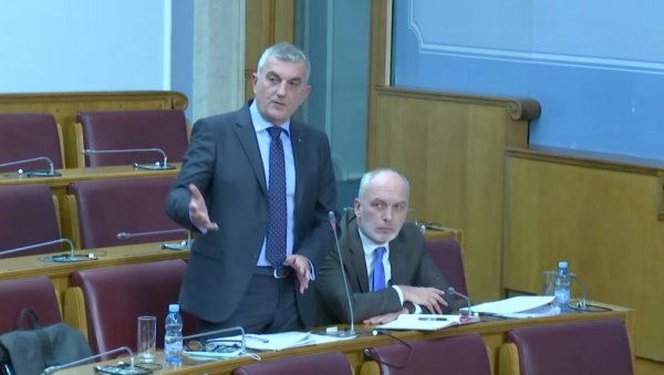 ТРАЖЕ ДА АТЕРИРА И ЛОШ ЗАКОН: Повлачење лекс специјалиса о Монтенегро ерлајнсу? ТРАЖЕ ДА АТЕРИРА И ЛОШ ЗАКОН: Повлачење лекс специјалиса о Монтенегро ерлајнсу?