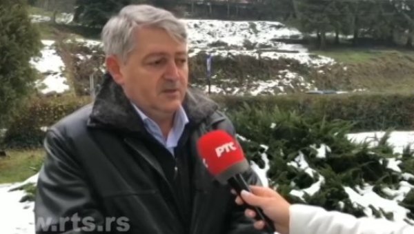 МАЛИ ЗВОРНИК НА КОРАК ОД УВОЂЕЊА ВАНРЕДНЕ СИТУАЦИЈЕ: Заказана седница Кризног штаба, без струје 40 одсто становника МАЛИ ЗВОРНИК НА КОРАК ОД УВОЂЕЊА ВАНРЕДНЕ СИТУАЦИЈЕ: Заказана седница Кризног штаба, без струје 40 одсто становника