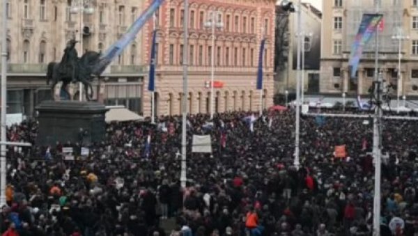 ГРАЂАНИ НИСУ ПОКУСНИ КУНИЋИ: У Загребу протест против измена Закона о заразним болестима ГРАЂАНИ НИСУ ПОКУСНИ КУНИЋИ: У Загребу протест против измена Закона о заразним болестима