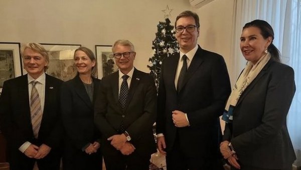 ВУЧИЋ СА АМБАСАДОРИМА НОРДИЈСКИХ ЗЕМАЉА: Диван ручак и разговор о свим важним питањима ВУЧИЋ СА АМБАСАДОРИМА НОРДИЈСКИХ ЗЕМАЉА: Диван ручак и разговор о свим важним питањима