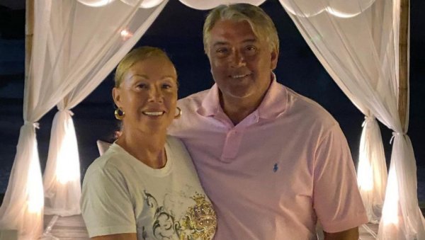 БРЕНА ИСКРЕНО О БРАКУ СА БОБОМ: Било је много раздвојености, опстали смо уз помоћ једне ствари БРЕНА ИСКРЕНО О БРАКУ СА БОБОМ: Било је много раздвојености, опстали смо уз помоћ једне ствари