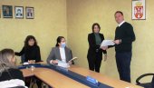 MOJA PRVA PLATA: Ugovore u Paraćinu sa Opštinom potpisalo jedanaestoro mladih ljudi MOJA PRVA PLATA: Ugovore u Paraćinu sa Opštinom potpisalo jedanaestoro mladih ljudi