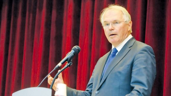 ОТВОРИО КАРТЕ: Хилова паклена агенда за Србе ОТВОРИО КАРТЕ: Хилова паклена агенда за Србе