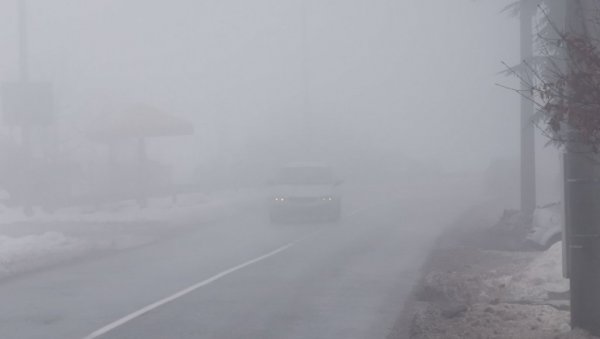 НЕ ВИДИ СЕ ПРСТ ПРЕД ОКОМ: У неким деловима земље смањена видљивост због магле НЕ ВИДИ СЕ ПРСТ ПРЕД ОКОМ: У неким деловима земље смањена видљивост због магле