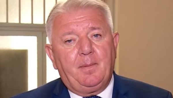 НЕПИСМЕНИ ПОСЛАНИК ИЗАЗВАО САЛВЕ СМЕХА: Цела Хрватска му се подсмева, поткачио и Милановића НЕПИСМЕНИ ПОСЛАНИК ИЗАЗВАО САЛВЕ СМЕХА: Цела Хрватска му се подсмева, поткачио и Милановића