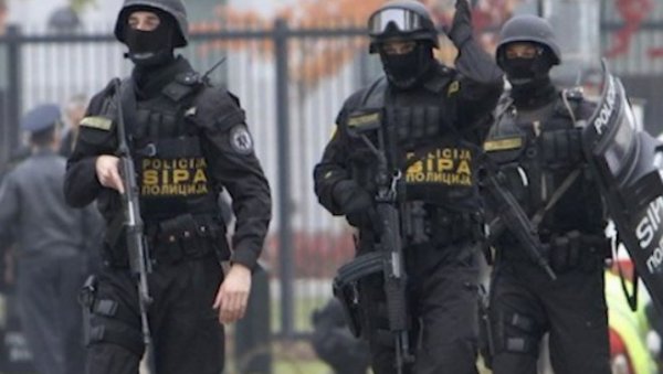 ПОЛИЦАЈАЦ ПАО ЗБОГ СКАЈА: Акција хапшења у Сарајеву, проверава се његова веза са менаџером Јале и Бубе ПОЛИЦАЈАЦ ПАО ЗБОГ СКАЈА: Акција хапшења у Сарајеву, проверава се његова веза са менаџером Јале и Бубе