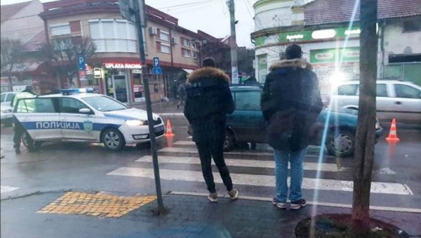 ОБОРЕН ПЕШАК У ПАРАЋИНУ: Саобраћајна незгода јутрос у Улици вожда Карађорђа ОБОРЕН ПЕШАК У ПАРАЋИНУ: Саобраћајна незгода јутрос у Улици вожда Карађорђа