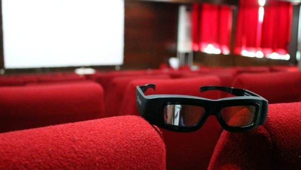 НАЈМЛАЂИ УЧЕ КАКО СЕ ГЛЕДА ФИЛМ: Необична радионица у Трстенику НАЈМЛАЂИ УЧЕ КАКО СЕ ГЛЕДА ФИЛМ: Необична радионица у Трстенику