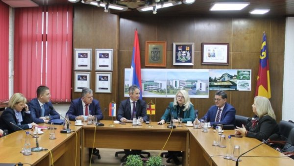 НА ПОЧЕТКУ СЕ ОБРАТИО ГРАДОНАЧЕЛНИК: Oдржана одржанa 56. седница Одбора за финансије у Врању НА ПОЧЕТКУ СЕ ОБРАТИО ГРАДОНАЧЕЛНИК: Oдржана одржанa 56. седница Одбора за финансије у Врању