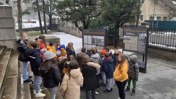 ОТОРЕНА ИЗЛОЖБА О АНДРИЋУ: Велики број грађани посетио Државни архив Србије ОТОРЕНА ИЗЛОЖБА О АНДРИЋУ: Велики број грађани посетио Државни архив Србије