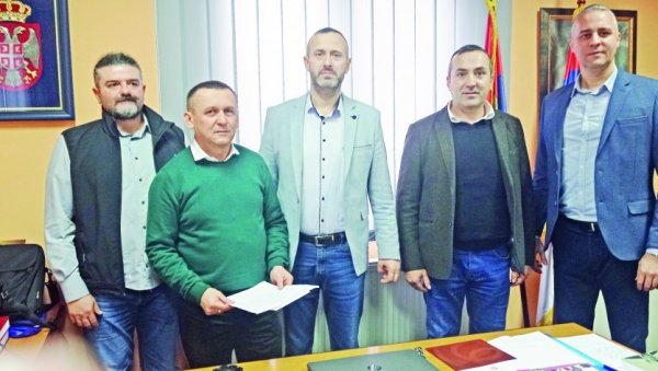 СПОРАЗУМ ФАКУЛТЕТА И ИСТОРИЈСКОГ АРХИВА: Студентима ће бити лакше доступна грађа драгоцена за њихово усавршавање СПОРАЗУМ ФАКУЛТЕТА И ИСТОРИЈСКОГ АРХИВА: Студентима ће бити лакше доступна грађа драгоцена за њихово усавршавање