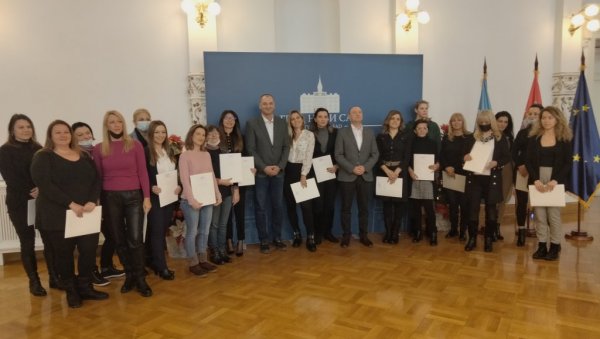 ПОДРШКА НОВОСАЂАНКАМА У БИЗНИСУ: Из буџета шест милиона динара за развој женског иновационог предузетништва ПОДРШКА НОВОСАЂАНКАМА У БИЗНИСУ: Из буџета шест милиона динара за развој женског иновационог предузетништва