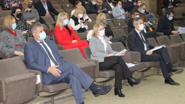 ИЗГЛАСАН БУЏЕТ: Предвиђено је повећање приходне стране за 12 одсто ИЗГЛАСАН БУЏЕТ: Предвиђено је повећање приходне стране за 12 одсто