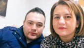 POTRESAN OPROŠTAJ SESTRE PREMINULOG PEVAČA: Duša moje duše sad se odmara (FOTO) POTRESAN OPROŠTAJ SESTRE PREMINULOG PEVAČA: Duša moje duše sad se odmara (FOTO)