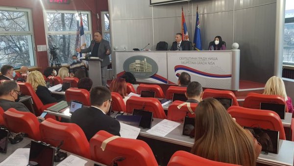 СПОРТ (НИ)ЈЕ ЗАКИНУТ: После жучне расправе, одборници у Нишу усвојили буџет за 2022, тежак 11,8 милијарди динара СПОРТ (НИ)ЈЕ ЗАКИНУТ: После жучне расправе, одборници у Нишу усвојили буџет за 2022, тежак 11,8 милијарди динара