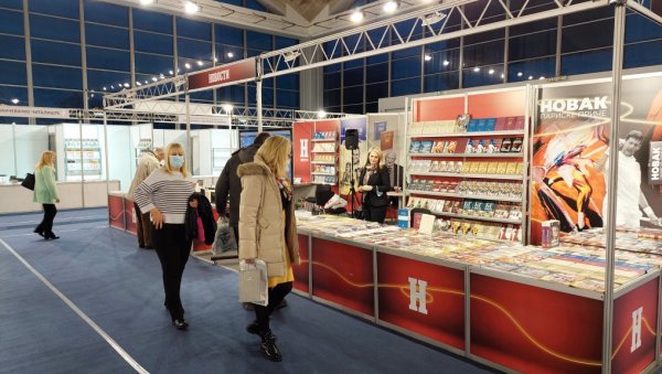 САЈАМ ИСПУНИЛЕ КЊИГЕ: Отворена манифестација посвећена писаној речи, која ће трајати до 26. децембра САЈАМ ИСПУНИЛЕ КЊИГЕ: Отворена манифестација посвећена писаној речи, која ће трајати до 26. децембра