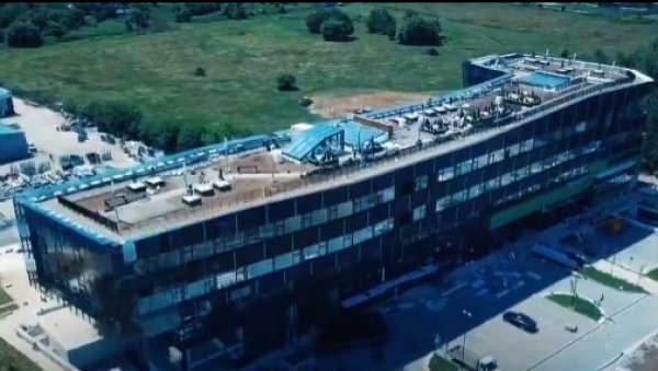 СРБИЈА СТВАРА СВОЈУ БУДУЋНОСТ: СНС објавио видео - спот, нове генерације предводе науку и иновације (ВИДЕО) СРБИЈА СТВАРА СВОЈУ БУДУЋНОСТ: СНС објавио видео - спот, нове генерације предводе науку и иновације (ВИДЕО)