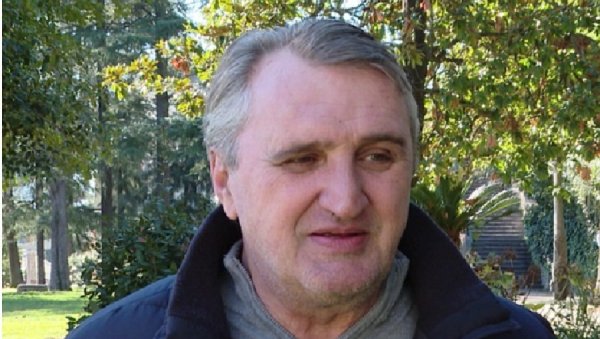 КО И ДА ЛИ ПРОДАЈЕ ПЛАЦ У ИГАЛУ? Радници Вектра Боке различито о имовини ове компаније КО И ДА ЛИ ПРОДАЈЕ ПЛАЦ У ИГАЛУ? Радници Вектра Боке различито о имовини ове компаније