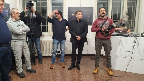 ОТВОРЕНА ИЗЛОЖБА ЗОРАНА ВЕСИЋА: Прво представљање Параћинцима члана Фото групе „Арт тим“ ОТВОРЕНА ИЗЛОЖБА ЗОРАНА ВЕСИЋА: Прво представљање Параћинцима члана Фото групе „Арт тим“