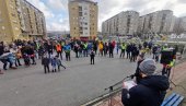 ТРАЖЕ ВРТИЋ И ШКОЛУ: Житељи насеља Степа окупили се са захтевима чије решење дуго чекају