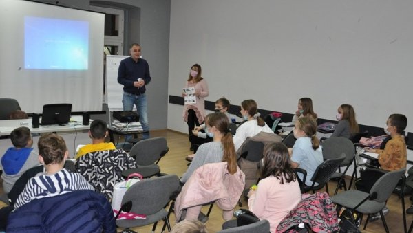 ОБАВЕШТЕЊЕ ЗА ОСНОВЦЕ СА САВСКОГ ВЕНЦА: Ево како да се пријавите за бесплатне часове страних језика ОБАВЕШТЕЊЕ ЗА ОСНОВЦЕ СА САВСКОГ ВЕНЦА: Ево како да се пријавите за бесплатне часове страних језика