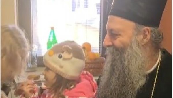 ПАТРИЈАРХ ОБЈАВИО ДИРЉИВ СНИМАК: Симболично везао децу, па упутио поруку свим родитељима (ВИДЕО) ПАТРИЈАРХ ОБЈАВИО ДИРЉИВ СНИМАК: Симболично везао децу, па упутио поруку свим родитељима (ВИДЕО)