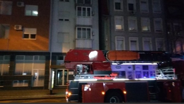 ЈУТЈУБЕР СЕ ХВАЛИ КОЛИКО ЈЕ ПРАТИЛАЦА ДОБИО: Још се не назире крај драме у Новом Саду, део Улице цара Душана затворен (ФОТО/ВИДЕО) ЈУТЈУБЕР СЕ ХВАЛИ КОЛИКО ЈЕ ПРАТИЛАЦА ДОБИО: Још се не назире крај драме у Новом Саду, део Улице цара Душана затворен (ФОТО/ВИДЕО)