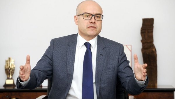 МИЛОШ ВУЧЕВИЋ: На априлским изборима циљ је да Вучић победи у првом кругу МИЛОШ ВУЧЕВИЋ: На априлским изборима циљ је да Вучић победи у првом кругу