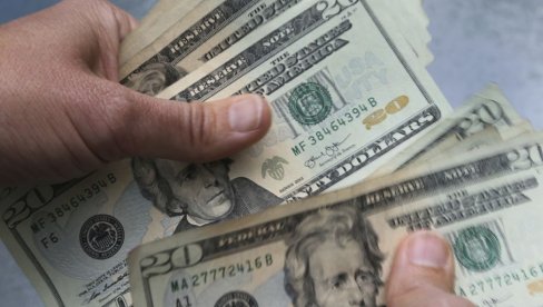 DOLAR SLABI – EVRO RASTE: Trampova odluka o carinama utiče na vrednost svetskih valuta