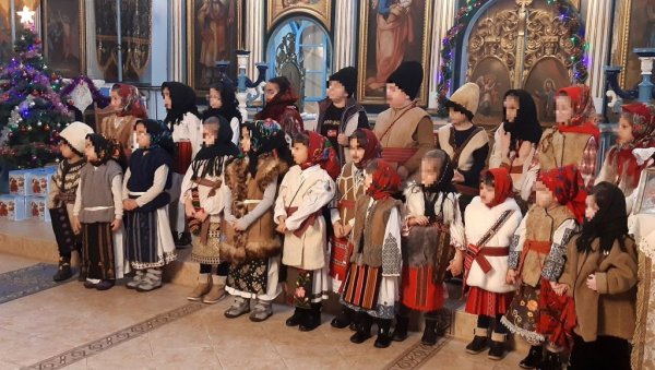 ТРАДИЦИОНАЛНИ БОЖИЋНИ КОНЦЕРТ: Празник зимских обичаја у селу Торак ТРАДИЦИОНАЛНИ БОЖИЋНИ КОНЦЕРТ: Празник зимских обичаја у селу Торак