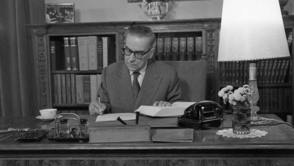 НА ДАНАШЊИ ДАН ПРЕМИНУО ЈЕ ПОЗНАТИ НОБЕЛОВАЦ: Иво Андрић се оженио тек u седмој деценији, а након смрти жене, разболео се од туге НА ДАНАШЊИ ДАН ПРЕМИНУО ЈЕ ПОЗНАТИ НОБЕЛОВАЦ: Иво Андрић се оженио тек u седмој деценији, а након смрти жене, разболео се од туге