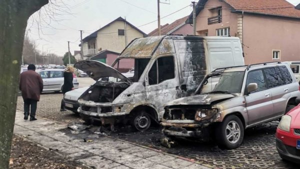 ИЗГОРЕО КОМБИ: Пожар на паркингу у Крушевцу ИЗГОРЕО КОМБИ: Пожар на паркингу у Крушевцу