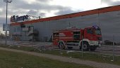 PLAMEN BUKNUO NA KROVU? Ugašen požar u hipermarketu „Tempo“ u Novom Sadu PLAMEN BUKNUO NA KROVU? Ugašen požar u hipermarketu „Tempo“ u Novom Sadu