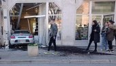 АУТОМОБИЛ УЛЕТЕО У БУТИК: Саобраћајна несрећа у центру Требиња (ФОТО) АУТОМОБИЛ УЛЕТЕО У БУТИК: Саобраћајна несрећа у центру Требиња (ФОТО)