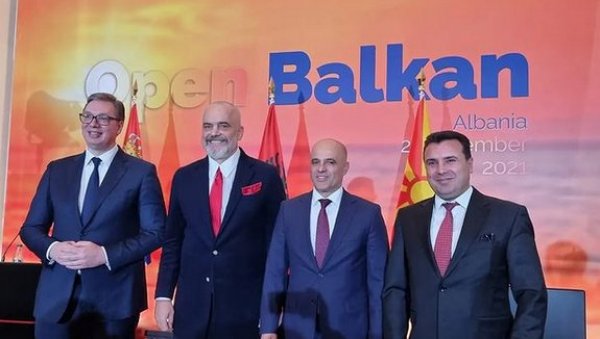НАДАМО СЕ ДА ЋЕ НАМ УВЕК БИТИ ПОДРШКА: Вучић се захвалио Заеву на пријатељству и сарадњи НАДАМО СЕ ДА ЋЕ НАМ УВЕК БИТИ ПОДРШКА: Вучић се захвалио Заеву на пријатељству и сарадњи